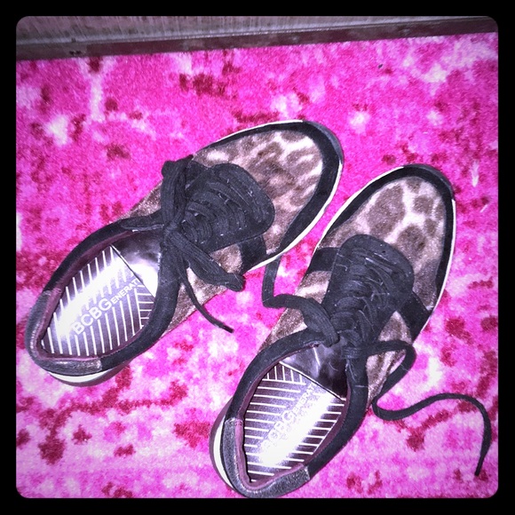 bcbg tennis shoes